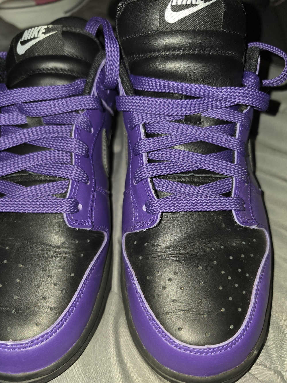 Nike Womens Low-Top Sneakers in Black and Purple
